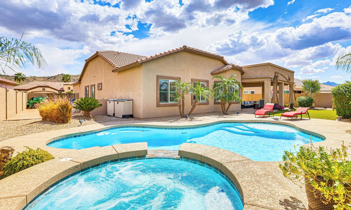 Laveen Village House | Backyard Oasis w/Fire Pit: Laveen Village Retreat