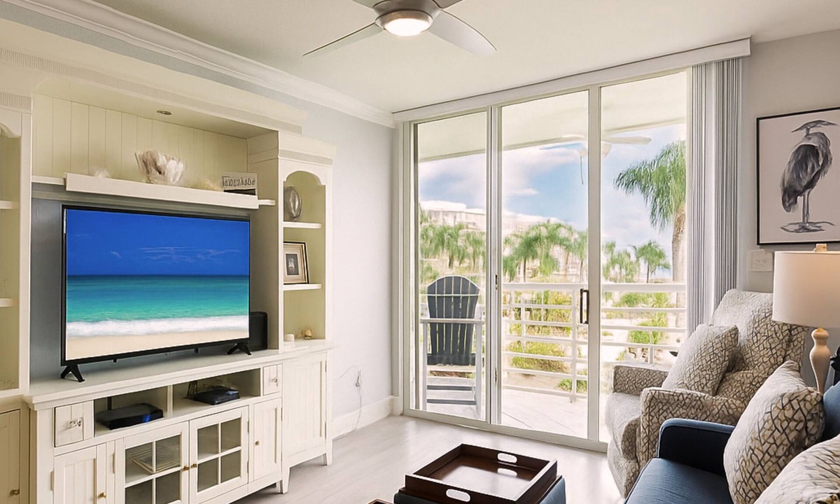 St. Petersburg Condo | Bahia Vista 11-337 | Waterfront Condo with Balcony, Bay Views + Resort Pool
