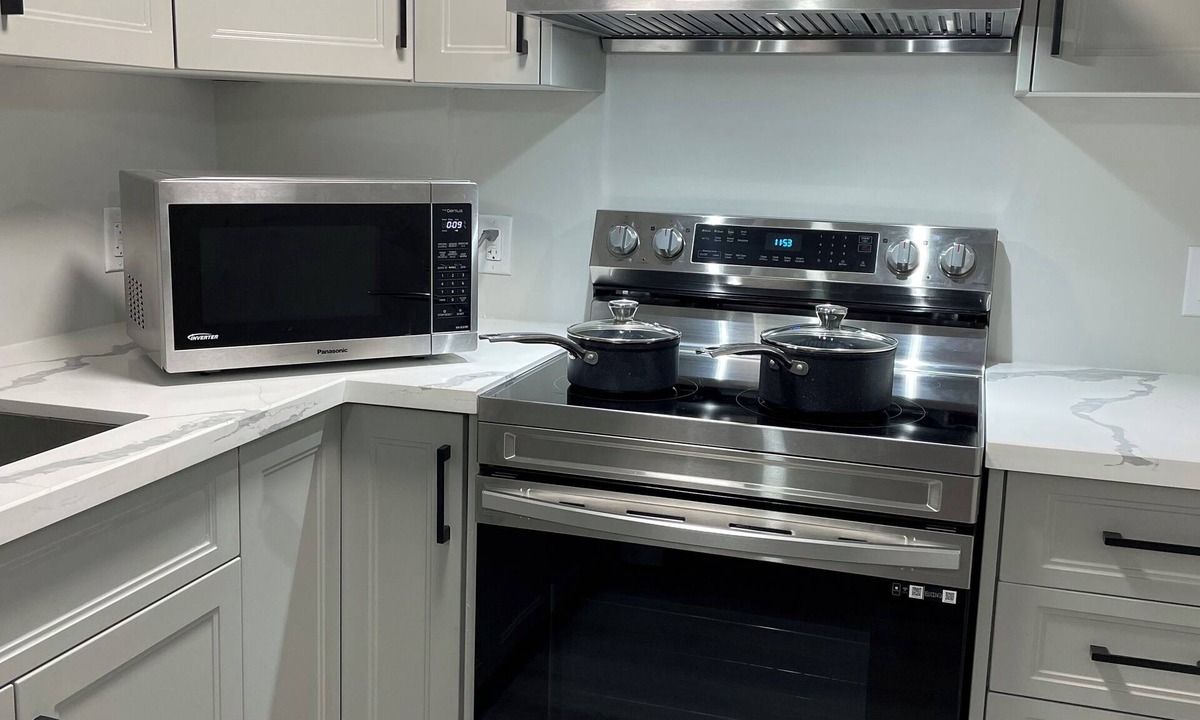 Brampton House | BASEMENT APARTMENT