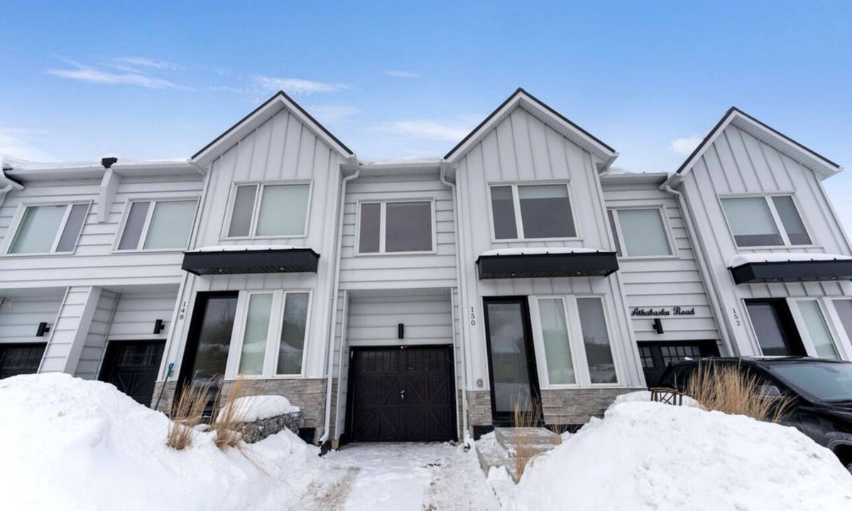 Innisfil House | Bass Oasis 2 – Cozy, Pet-Friendly Getaway Near Beach, Ski Resort, Spa & More!