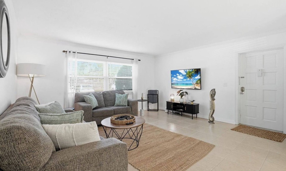 Sarasota Condo | Baywood Colony - 2BR 2BA - Siesta Key Area