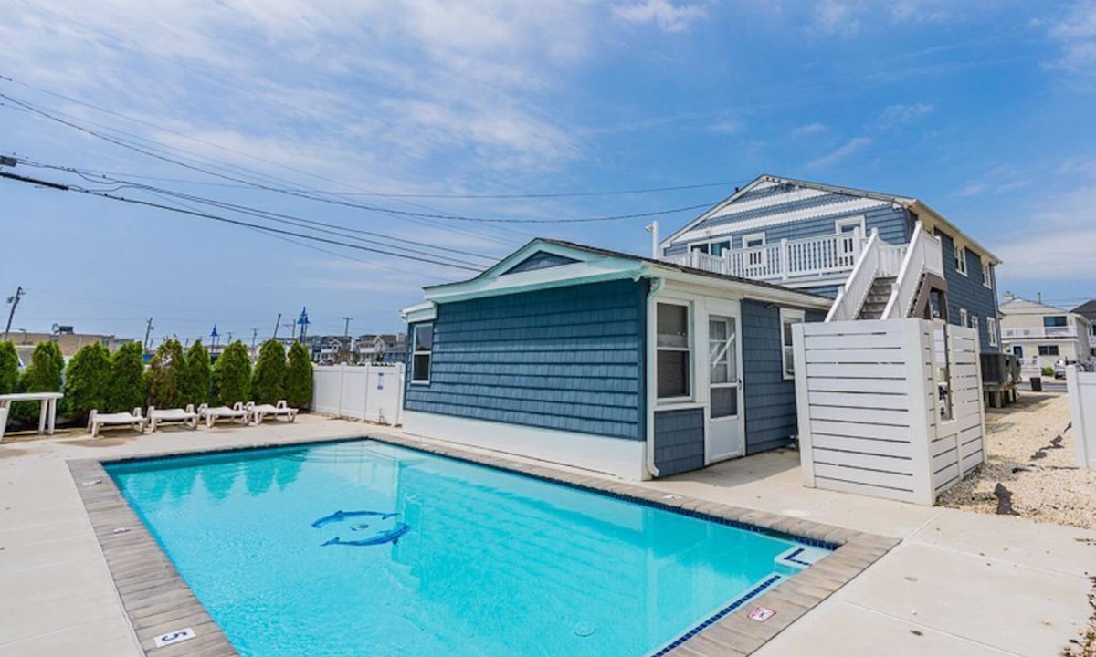 Avalon Condo | BEACH BLOCK 3 Bedroom Condo with POOL, DECK & OCEAN VIEWS/Sleeps 6