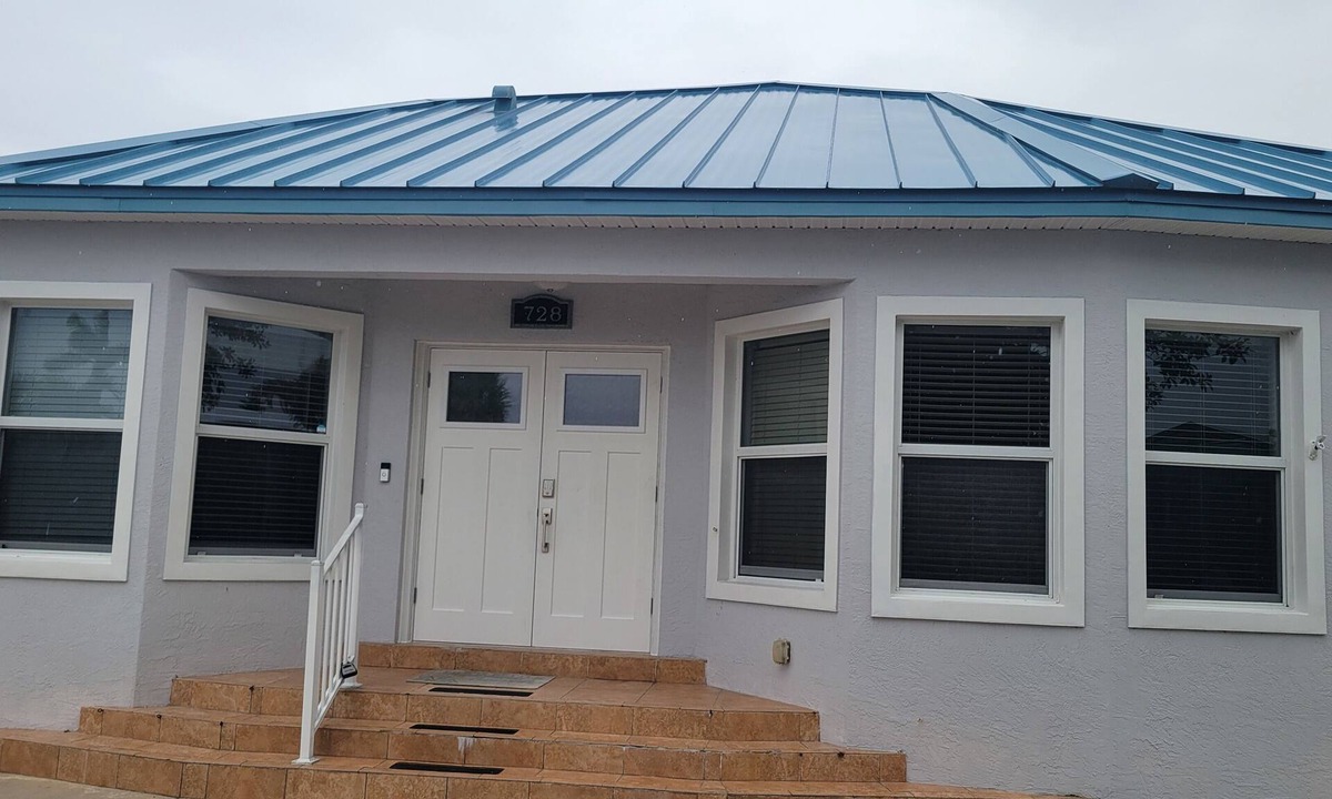 Hutchinson Island South House | Beach house within walking distance to the beach 2 bed 2 bath