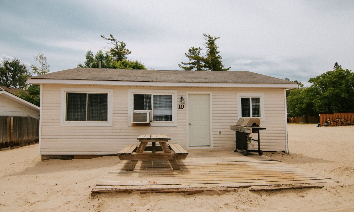 Wasaga Beach Cottage | BEACHFRONT COTTAGE IN WASAGA BEACH - SANDPIPER BEACH RESORT - COTTAGE # 10