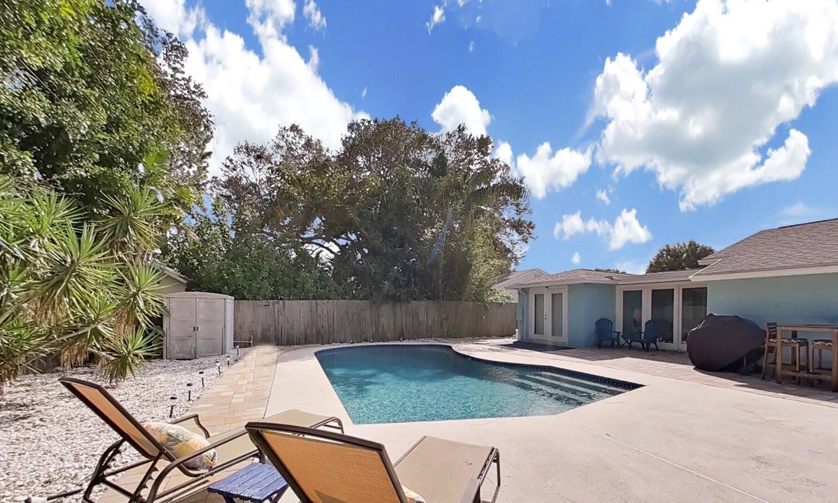 St. Petersburg House | Beachy Boho Home with Private Pool 10 min from Beach, 15 Min from Downtown