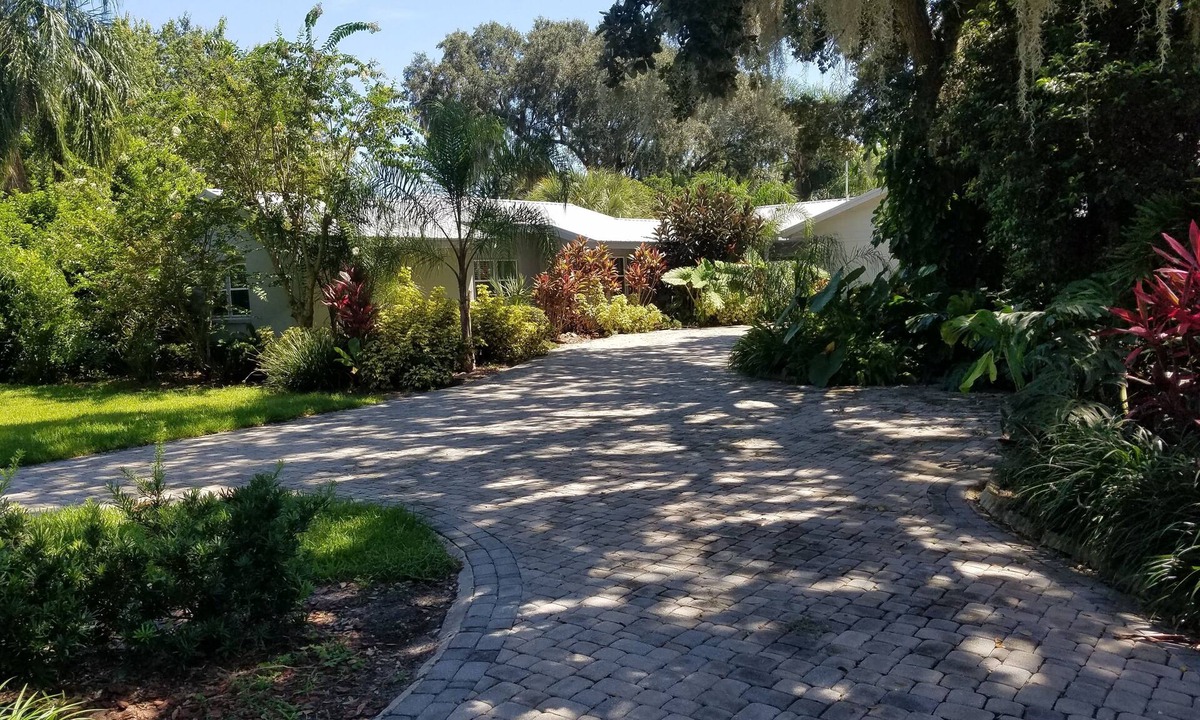 Winter Haven House | Beautiful Lake Front cottage w/heated pool & Hot Tub, 23 miles from Disney