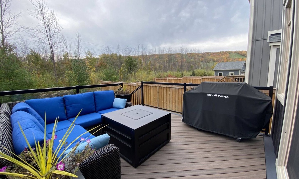 The Blue Mountains House | Beautiful home in Windfall, Blue Mountain. Walk to village, hot tub and pool!