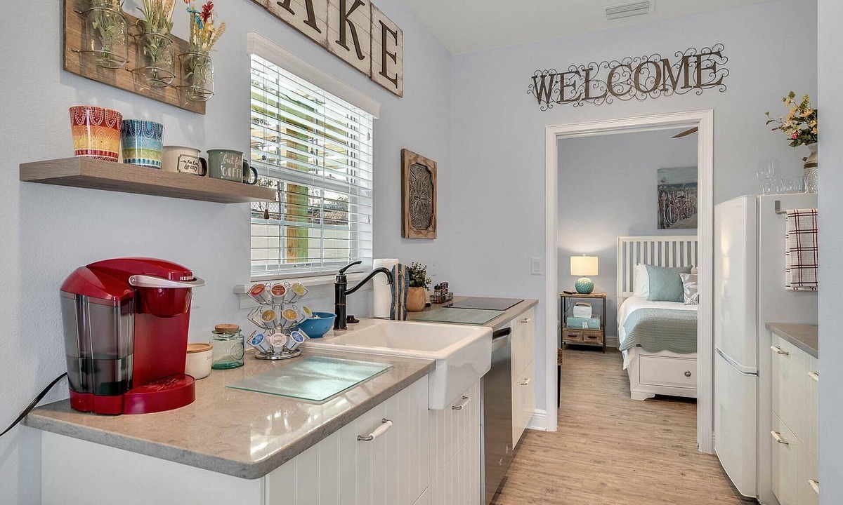 Clermont Cottage | Beautiful 1 bedroom/1 bath unit in Downtown Clermont at Lake Minneola