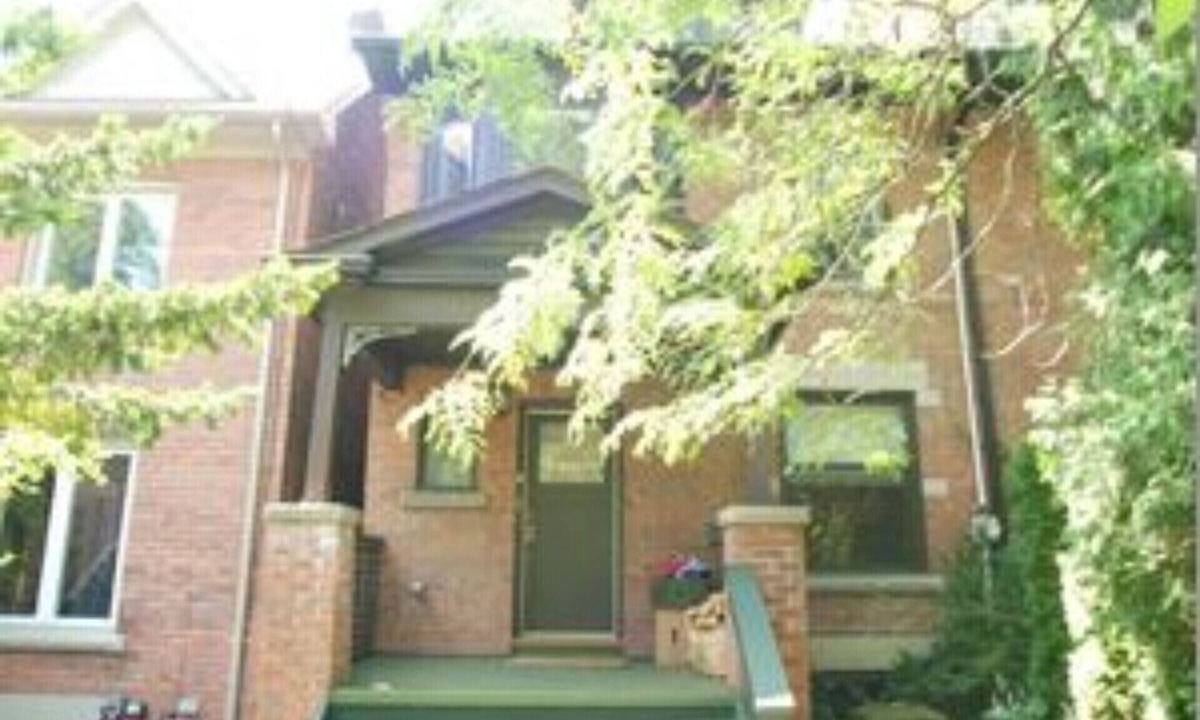 Riverdale House | Beautiful 3 bedroom home with parking in Prime Riverdale