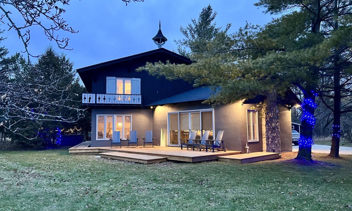 Clearview Ski Chalet | Beautiful 4 Bedroom Chalet in Collingwood/clearview/blue Mountains