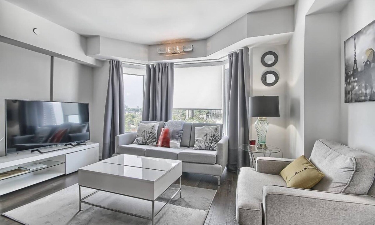 Bloor-Yorkville Apartment | Beautiful Apt. in Heart of Yorkville