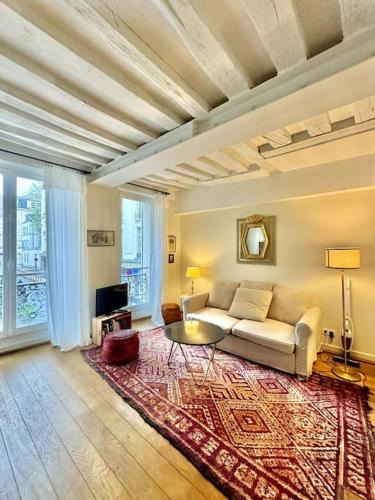 Saint-Germain-des-Pres Apartment | Beautiful flat in Saint-Germain