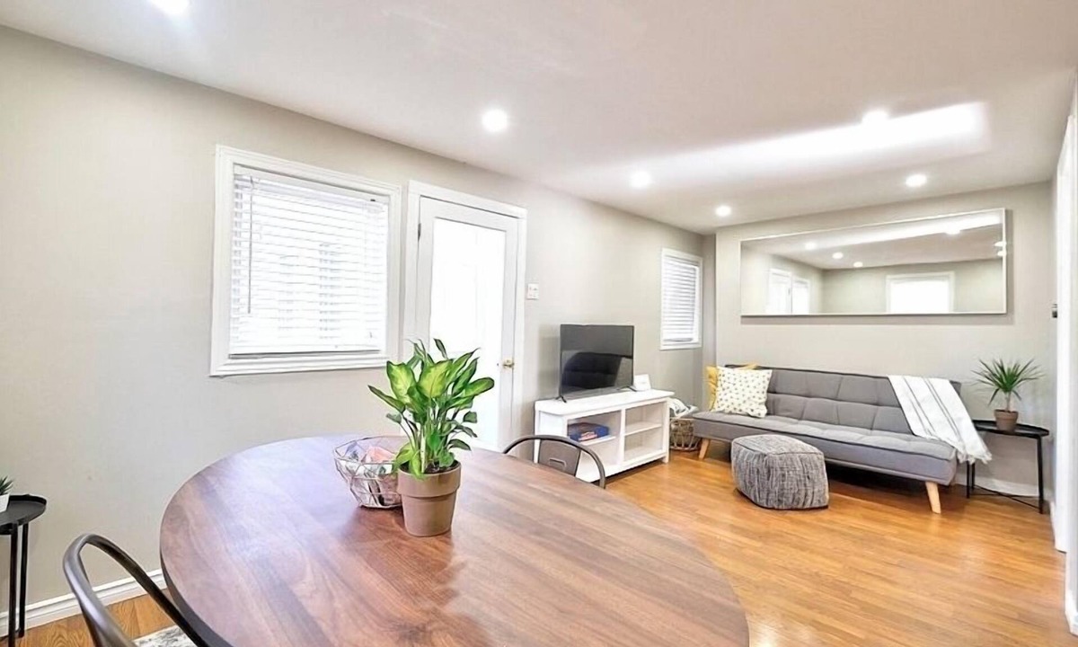 Long Branch House | BEAUTIFUL Get away! NEAR THE LAKE. Fast wifi, PRKN