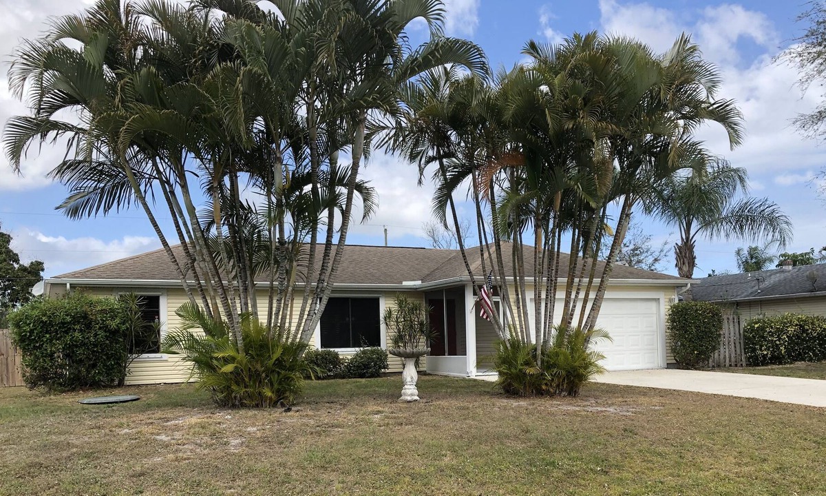 Port Saint Lucie House | BEAUTIFUL HOME WITH POOL BIG FANCY BACK YARD GREAT LOCATION