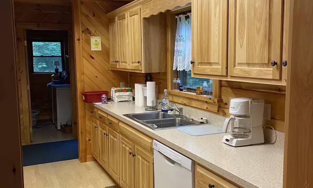Mattawana Cabin | Beautiful Log Cabin - PSU Events - State Parks - Sleeps 6 to 8
