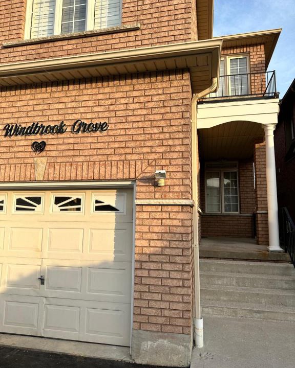 East Credit House | Beautiful Master bedroom unit with private washroom