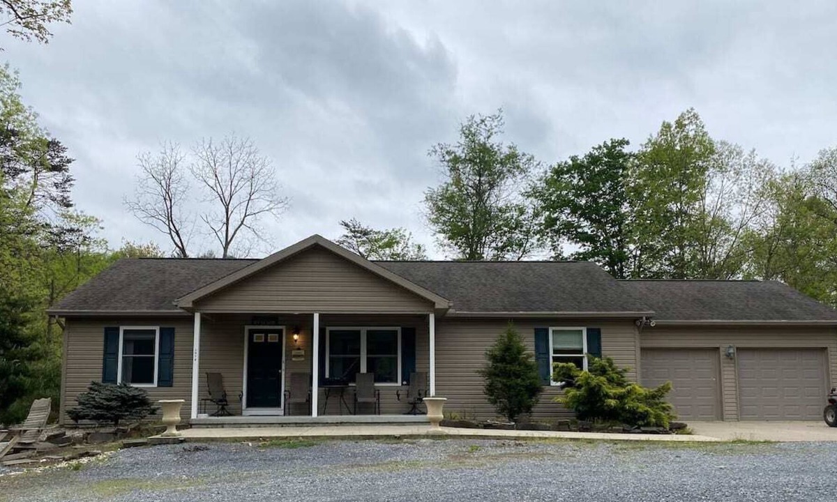 Elliottsburg House | Beautiful Private Home in the Country-Pets welcome-Fenced in Yard w/Doggy Door