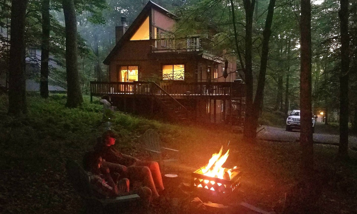 Locust Lake Village Ski Chalet | Beautiful secluded Locust Lake mountain retreat on ski slope and close to lake