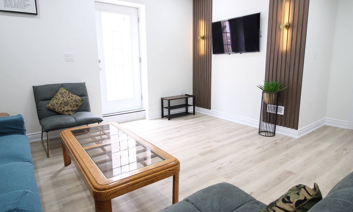 Rosemount House | Beautiful Separate Unit near GrandRiver & Kiwanis Park