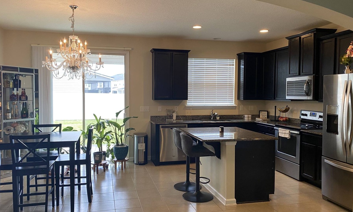 OakLeaf Plantation House | Beautiful Two Bedroom Townhome with free parking & wifi