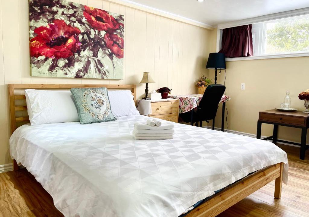 Stouffville House | Bedroom with private bathroom in Toronto