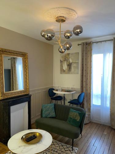 Choisy-le-Roi Apartment | Bella Mia - Chic apartment near Orly Rport 15mns frm Paris
