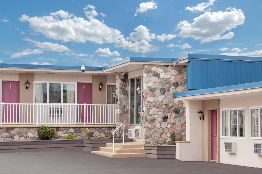 Sudbury Hotel | Belmont Inn