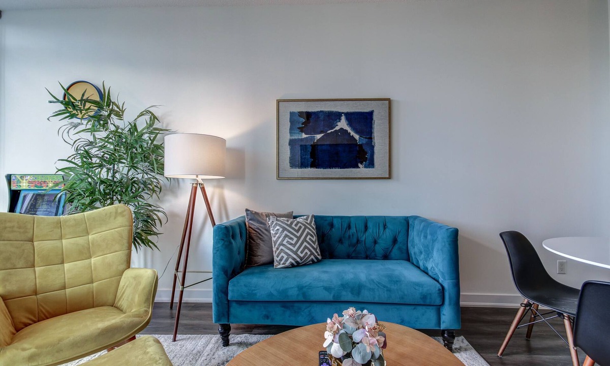Mississauga Condo | Benetton Suite - Square One - 1 BR + Den +1 Parking