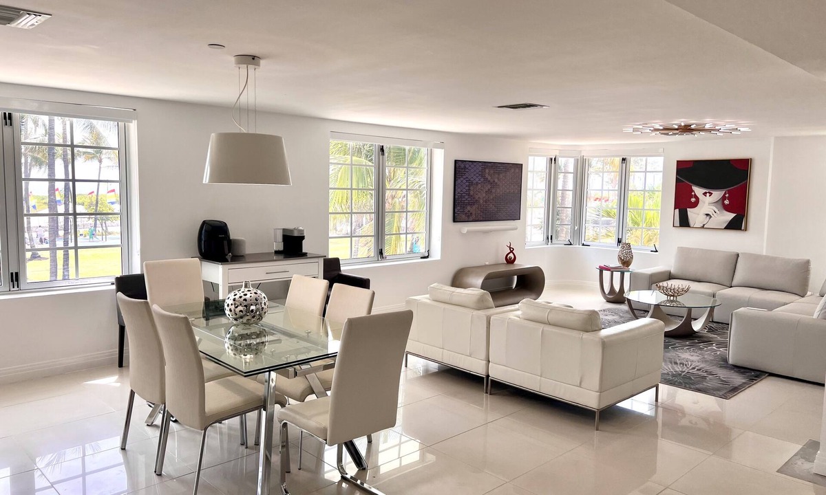 South Beach Condo | ⭐️⭐️⭐️⭐️⭐️Best Location! Vacation in Paradise on Ocean Dr with Direct Beach View
