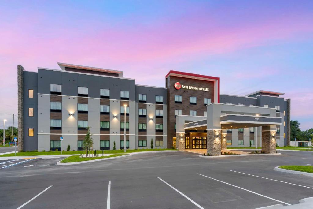 Winter Haven Hotel | Best Western Plus Winter Haven Inn & Suites