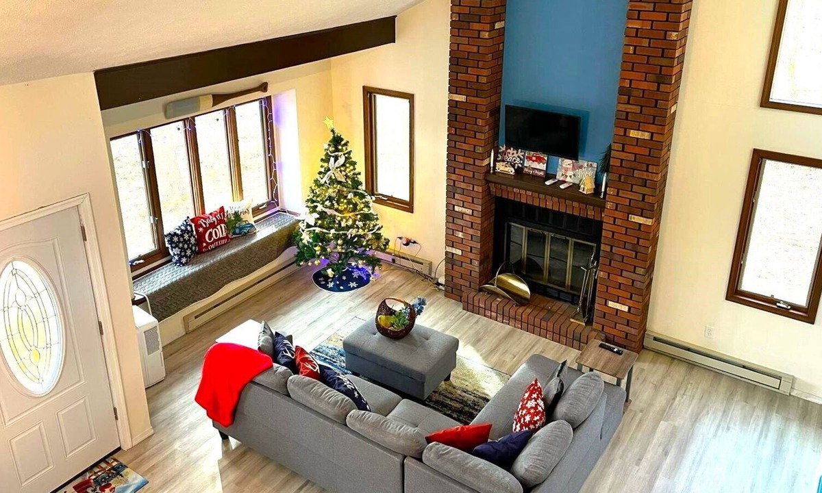 Long Pond Ski Chalet | Blue Cherry Cabin/Indoor Pool/Near Camelback and Kalahari