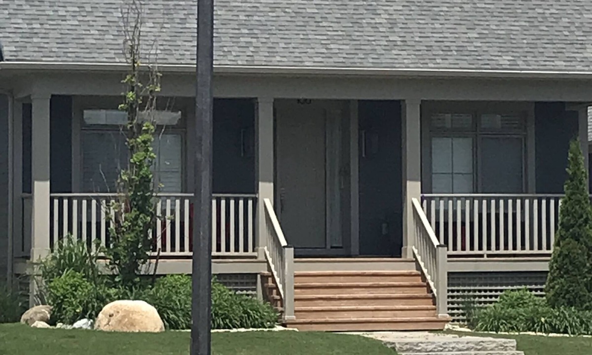The Blue Mountains House | Blue mountain view, 4 bedroom home, steps to the village.