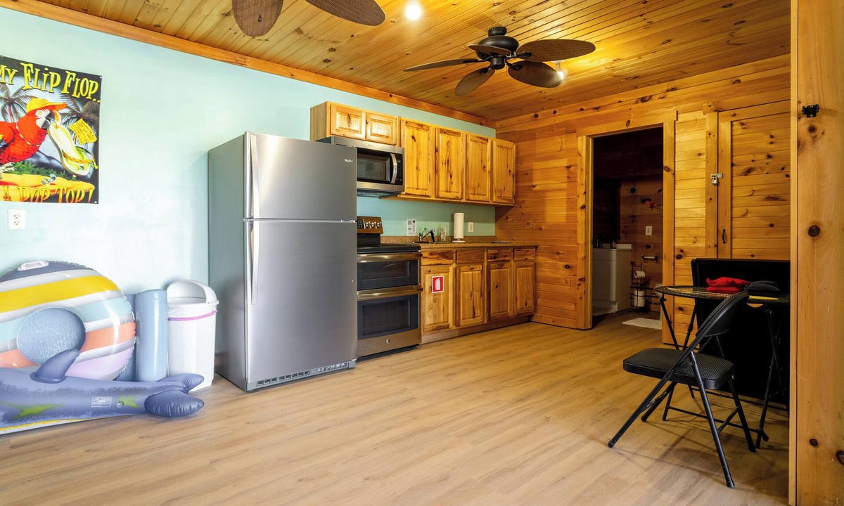 Elliottsburg House | BLUE MOUNTAIN RETREAT WITH POOL. CLOSE TO HERSHEY PARK AND GETTYSBURG, PA