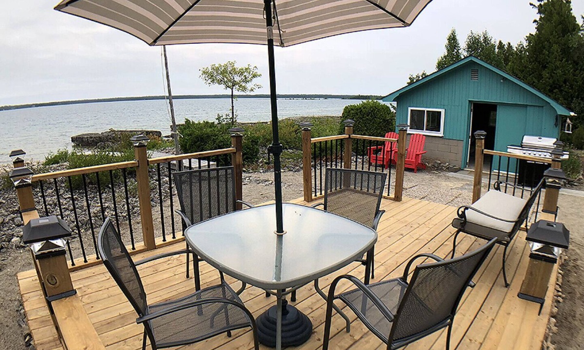 Northern Bruce Peninsula Cottage | BLUE WATER COTTAGE - WATERFRONT COTTAGE,TOBERMORY- LICENCE- STA-2024-285