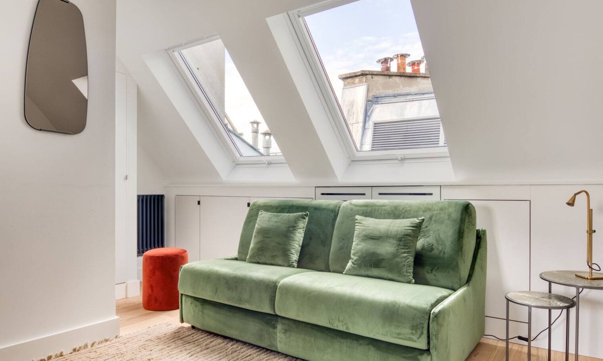 Les Halles Apartment | Blueground | Montorgueil, gym & elevator