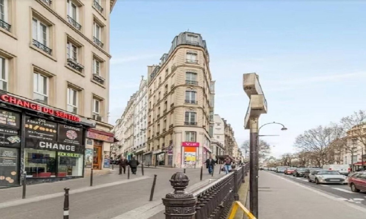 Strasbourg -Saint-Denis Apartment | Bonne Nouvelle Beauty | 200m² of Parisian Elegance Near Opéra