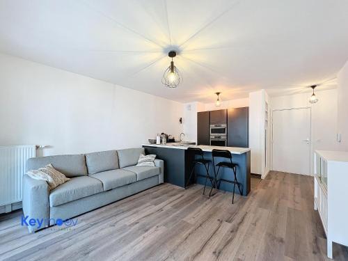 Villejuif Apartment | Botanic Oasis