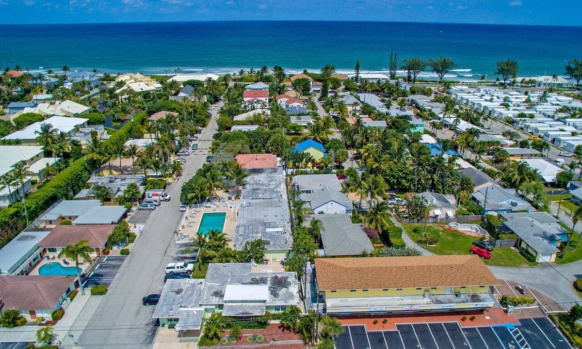 Ocean Ridge Apartment | Boutique Style Apartment in dream location with pool 200 meters from the beach CB 12