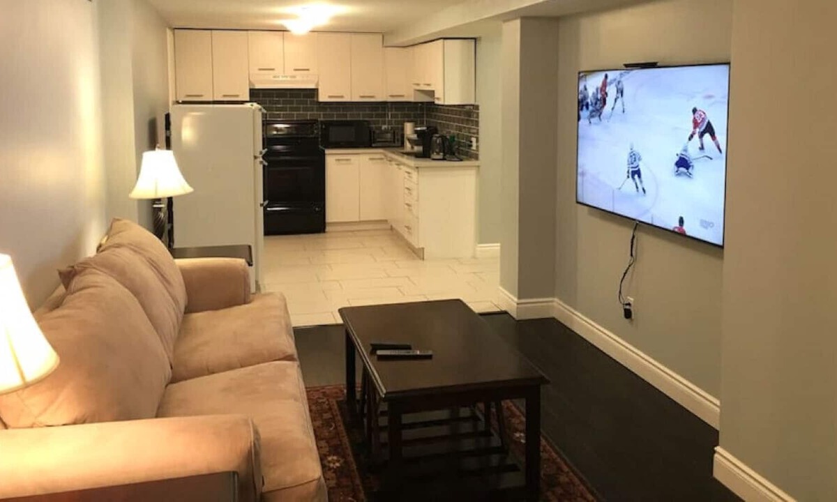 Brampton House | Brampton Basement · Bright, Airy, and Cozy 2 Bedroom Basement Brampton
