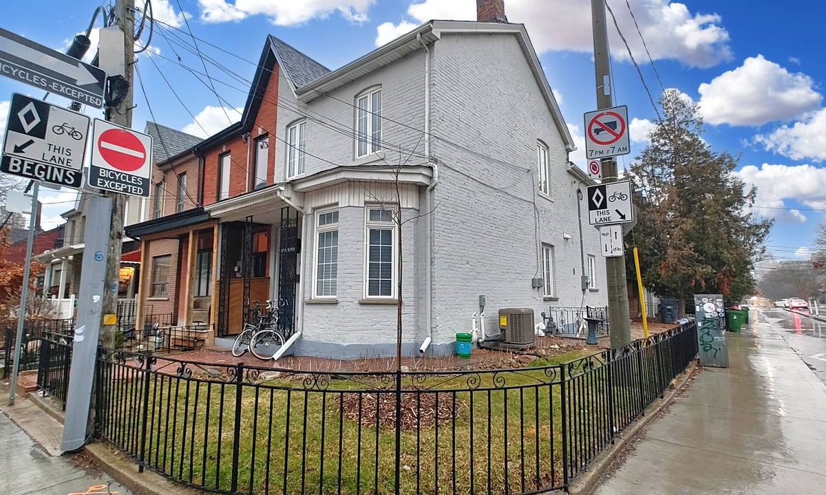 Wellington Place Apartment | Brand new Furnished 2BDR Basement Apt-in the heart of Toronto
