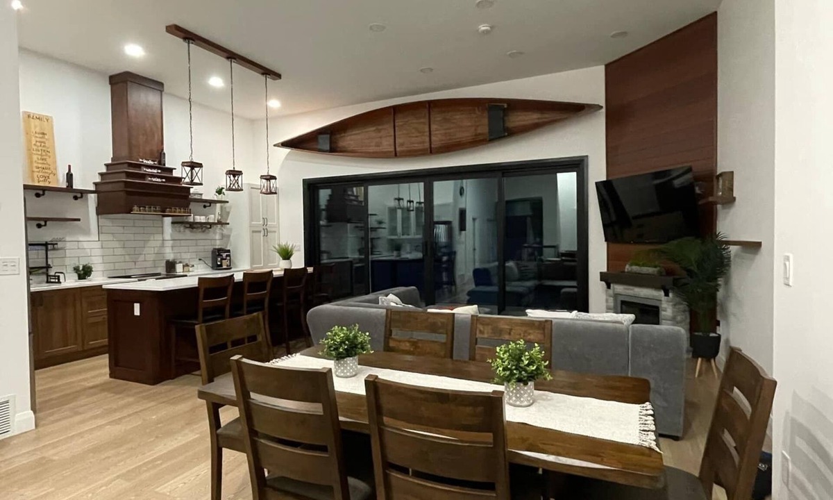 Calabogie House | Brand new home, lakefront with Level 2 EV charger, Starlink high speed internet