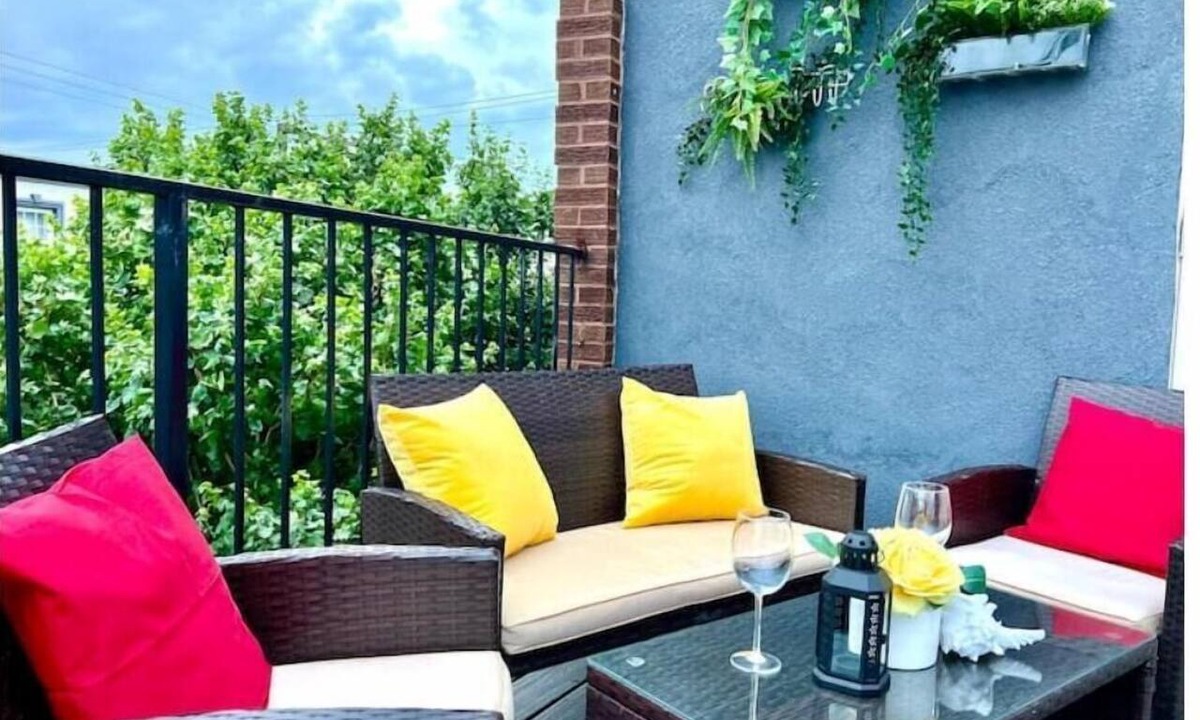 Passyunk Square Apartment | Brand New Modern Home/w Rooftop Downtown Skyview