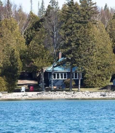 Tobermory House | Breezy Bay Waterfront Cottage