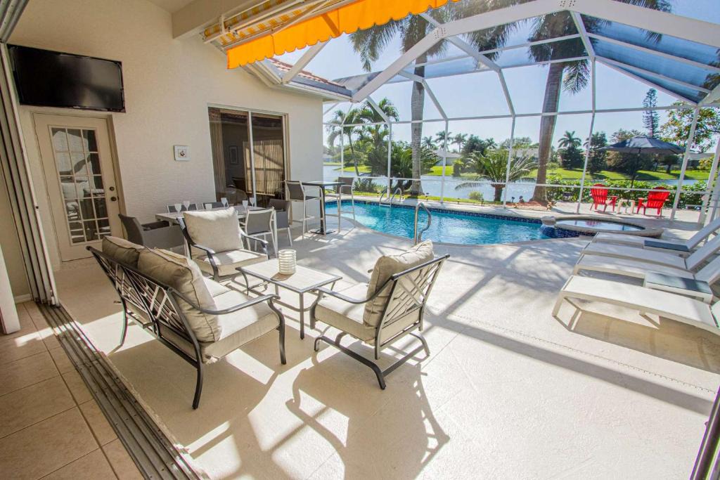 Central Naples House | Briarwood- Terrazzo Lane with Lake View