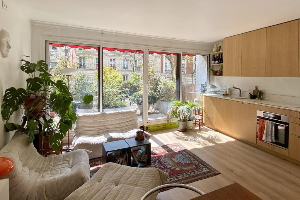 Combat Apartment | Bright cocoon with terrace near Belleville