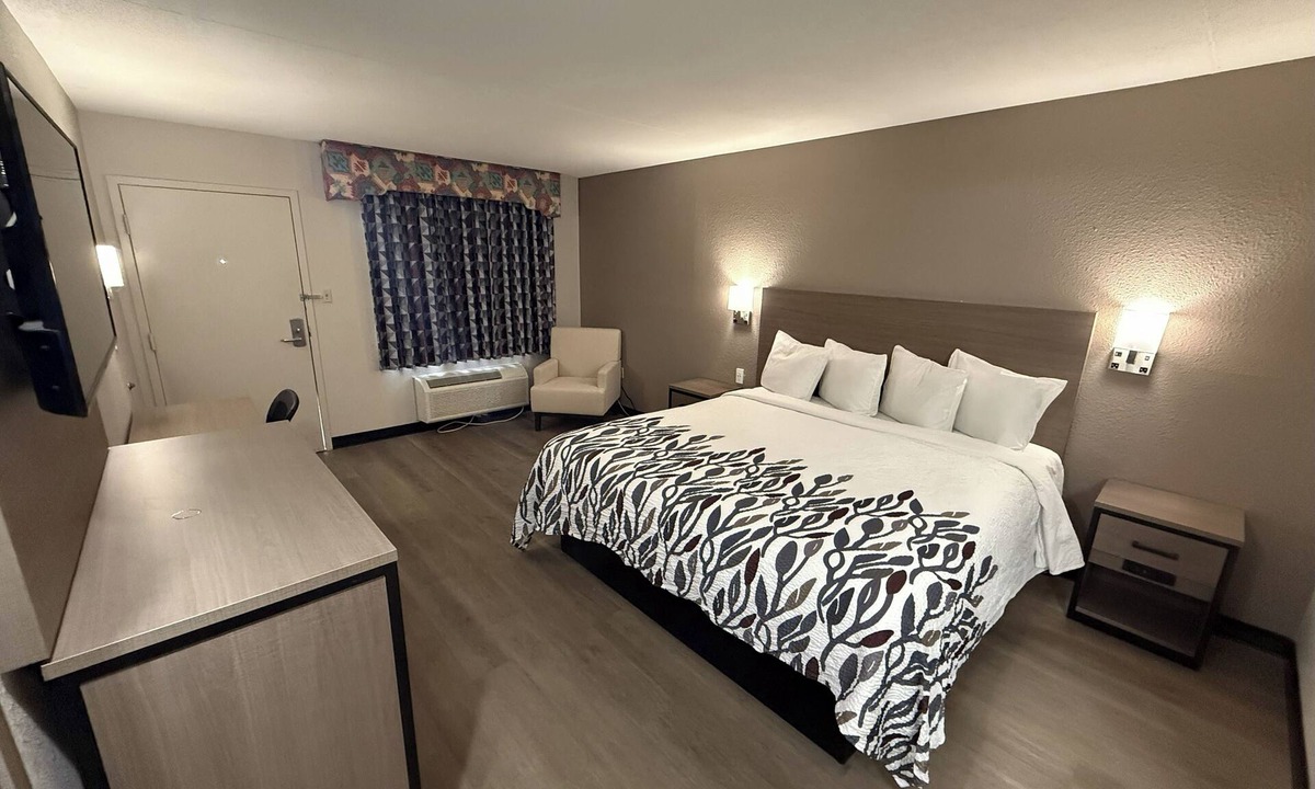 Tucson Hotel | Bright & Modern Superior King Room—Perfect for a Comfortable Stay