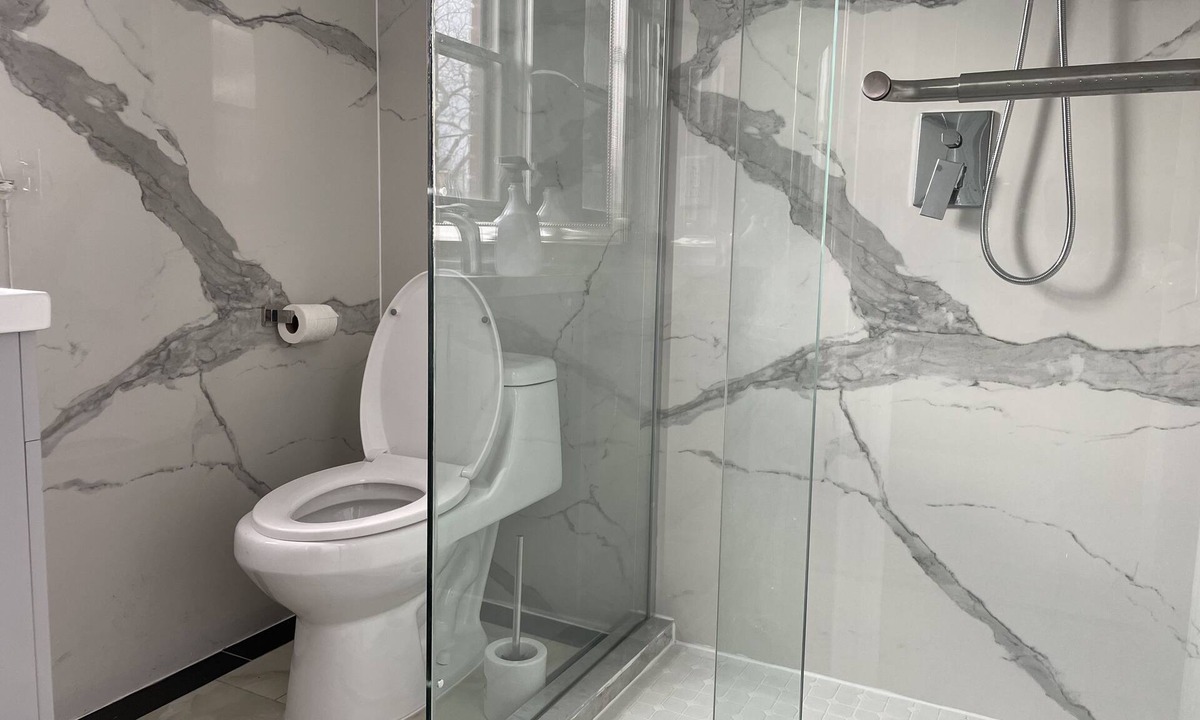 Port Credit Apartment | Bright & refreshing Port Credit apartment - 4 mins to the lake!