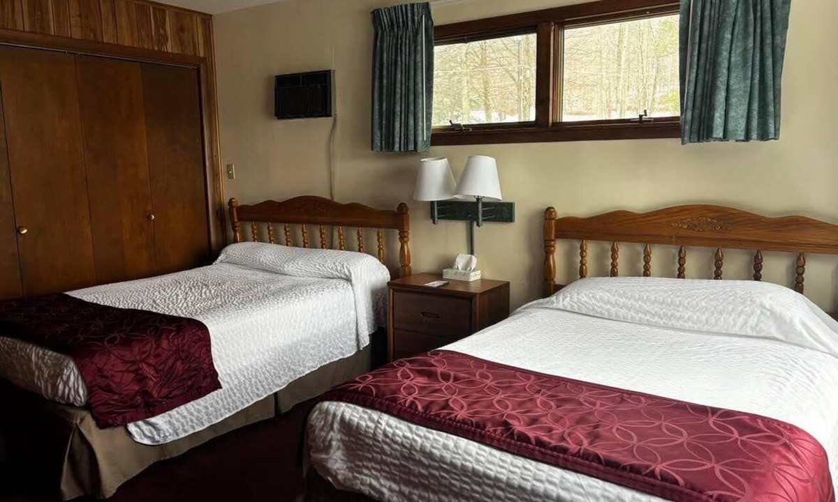 Hamilton Hotel | Brilliant 1-bedroom hotel room in vibrant Hamilton - #312 Gilbreth