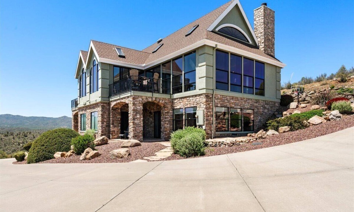 Lynx Mountain View Estates House | Bring the whole family to this Hillside Sanctuary with epic views.