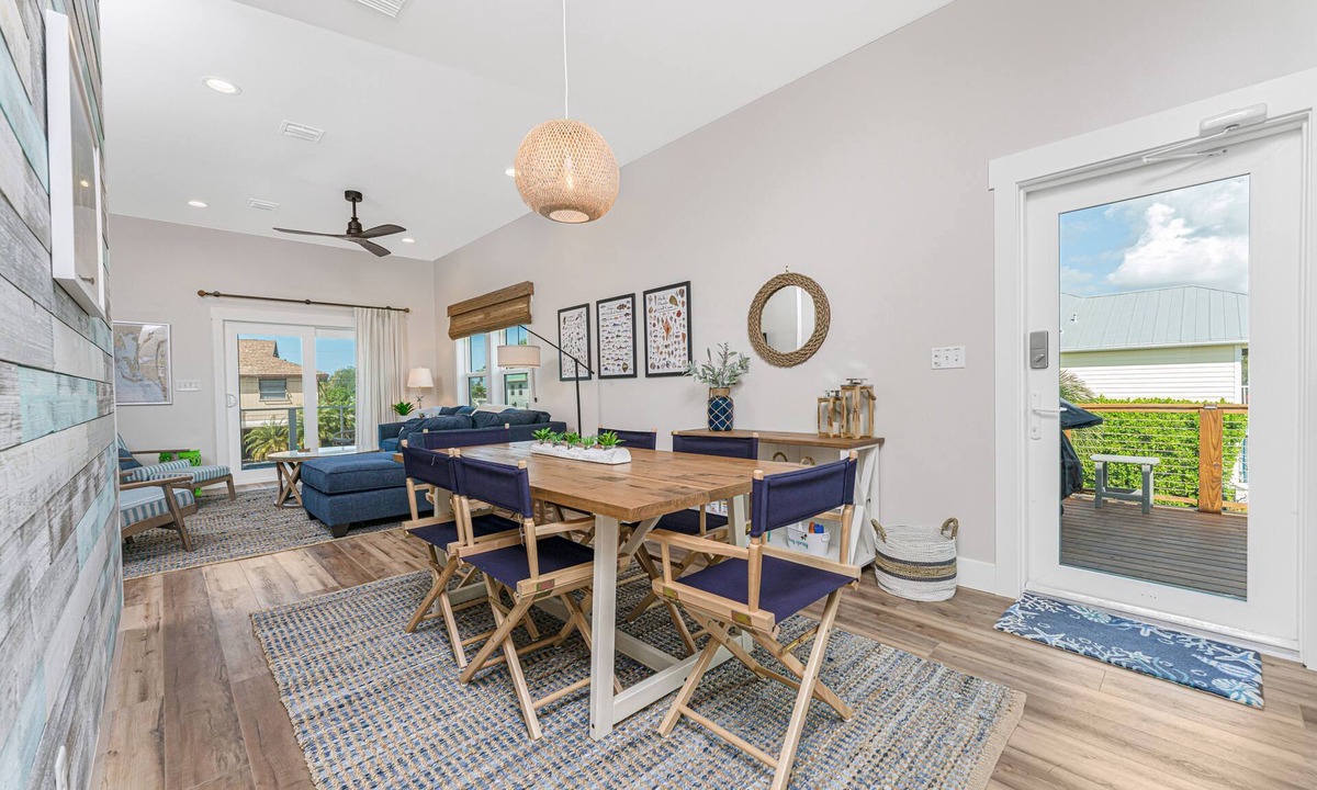 Englewood Cottage | Bring your boat to our cozy cottage in a quiet waterfront community.